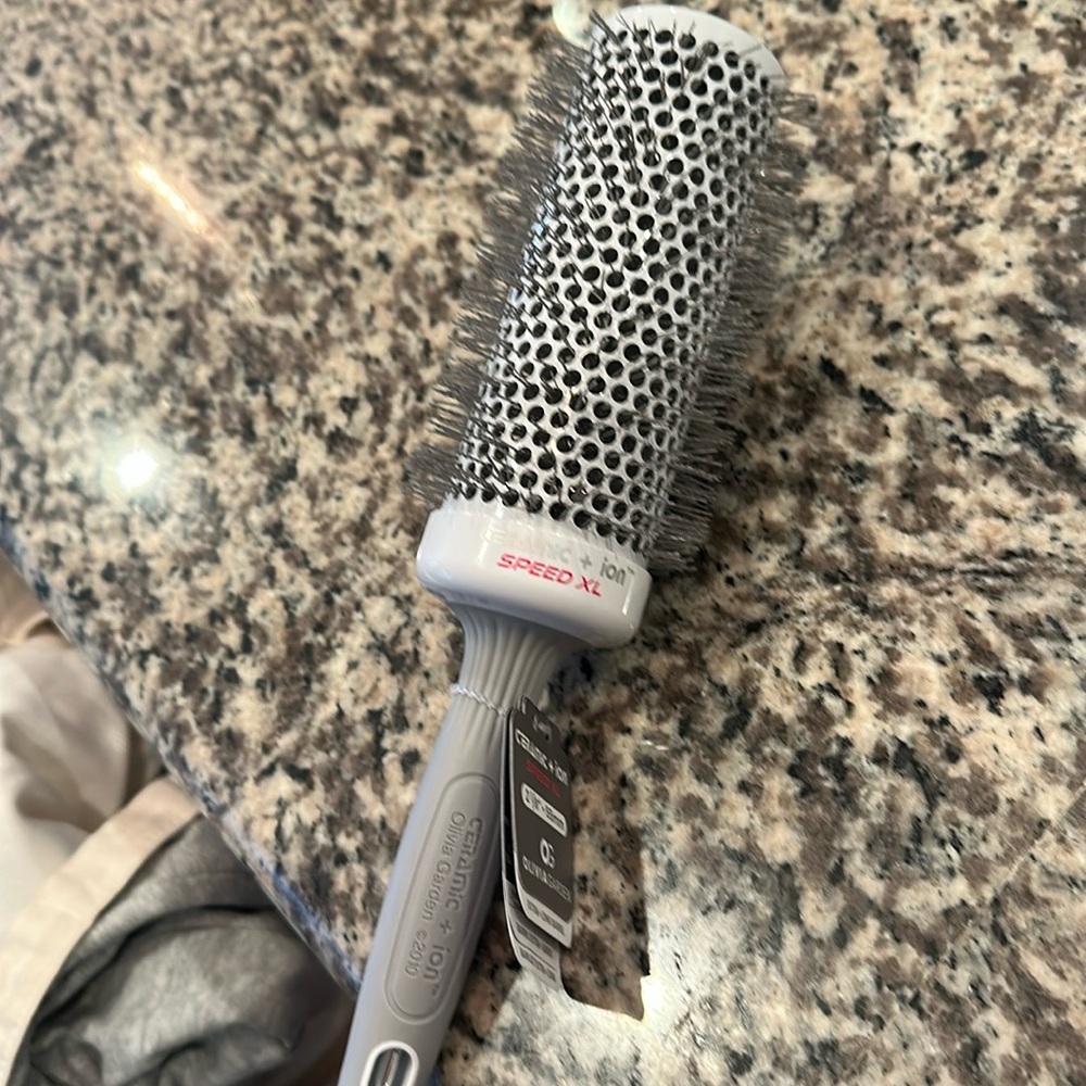 Olivia Garden Ceramic + Ion Speed XL Round Brush
